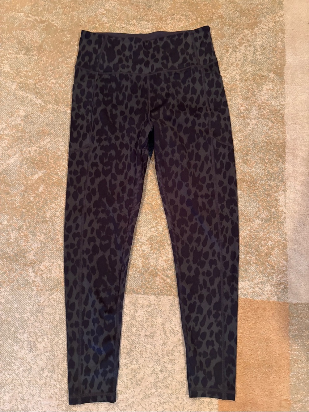 Victoria’s Secret Knockout Leopard Print Pocket Leggings Size 8